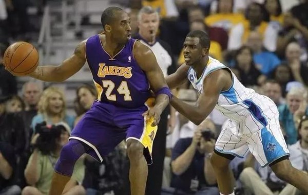 NBA巨星在网上被骂怎么回应？德克幽默纳什约架，科比用名言回