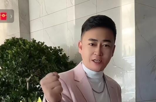 街溜子变网红!30岁刘野与网红同事约架被捅10几刀身亡,网友怒斥(图1)