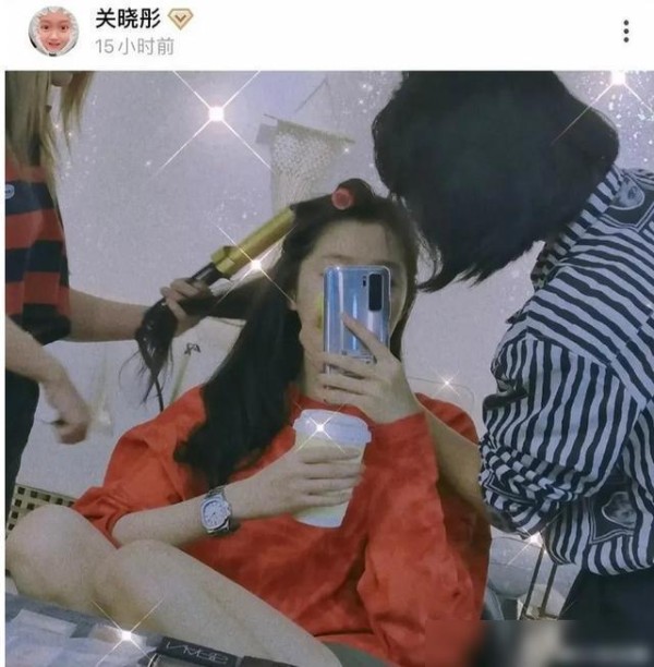 关晓彤鹿晗又撒粮，同款手表惹人羡，你支持他们的恋情吗？