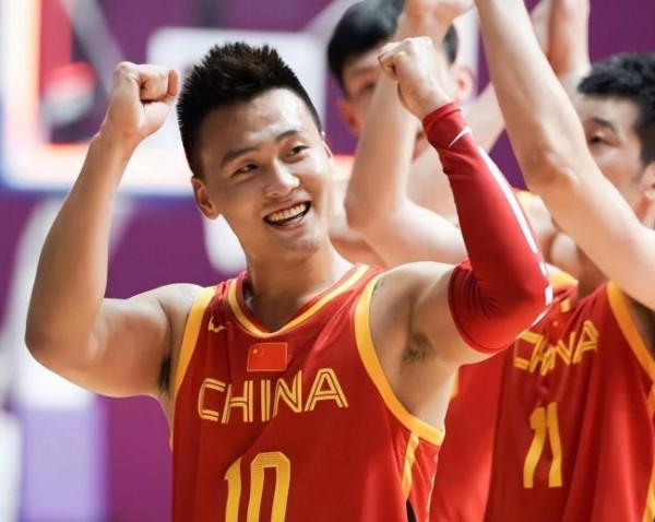 中国男篮黄金一代来全明星了 名宿齐聚嘉年华
