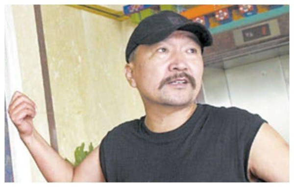 李保田出道多年从不拍广告，因拍戏不参加儿子婚礼，却获网友点赞