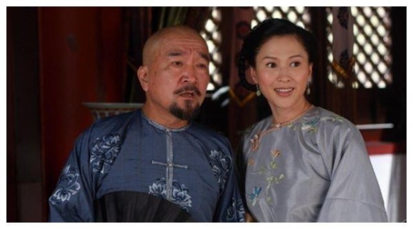 李保田出道多年从不拍广告，因拍戏不参加儿子婚礼，却获网友点赞