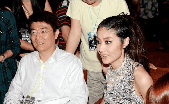 盘点明星与亲爹罕见的亲密合照: 原来周天王只遗传了妈妈