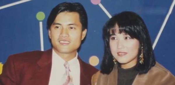 吕良伟悼念周海媚，曾经是夫妻，离婚后是朋友，感情曲折而又动人