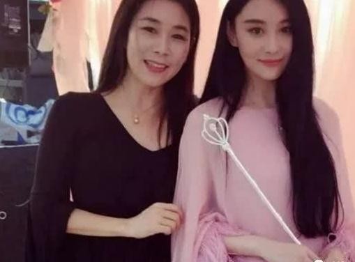 明星和妈妈合照：张馨予和妈妈像姐妹，最后一对猜出来算你赢！