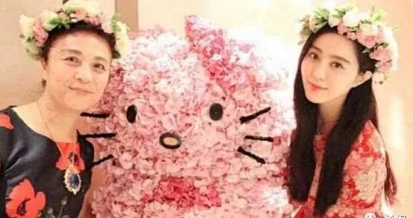 明星和妈妈合照：张馨予和妈妈像姐妹，最后一对猜出来算你赢！