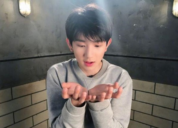 王源肖战是邻居