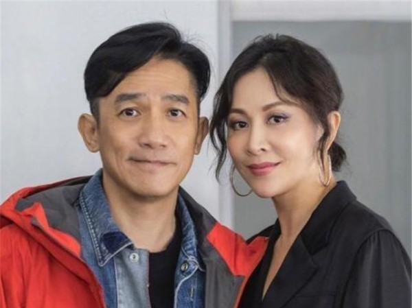明星夫妻坚持丁克15年，最后也没逃过“真香定律”，选择高龄生娃