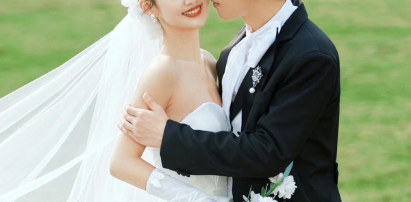 10个拍婚纱照的经典姿势与表情，拍婚纱照必学！【婚礼纪】