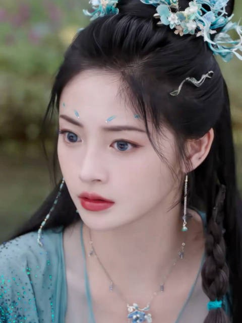 周洁琼演绎水蛭妖翠玉鸣鸾,红蓝瞳孔绝美落泪