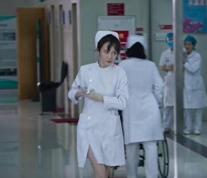 《破冰行动》陈珂是没有光环的女主，李墨之是没有棱角的女演员