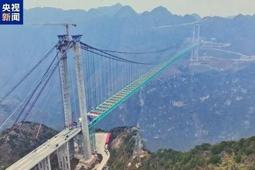“绿色钢铁”铸就世界之巅 | 新一代绿色工艺超高强缆索用钢助力世界第一高桥合龙