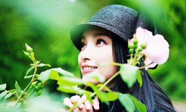 任泉晒李冰冰美照为其庆生，26年友情让人羡慕，今46岁仍单身
