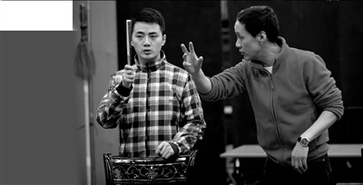 《风雪夜归人》冯远征余少群师徒同台演话剧