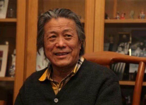 四岁随父流浪生涯，一生培养出众多明星，半个娱乐圈都来她家蹭饭
