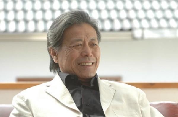 四岁随父流浪生涯，一生培养出众多明星，半个娱乐圈都来她家蹭饭