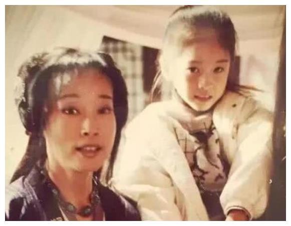 她意外把妹妹带进演艺圈，如今妹妹红遍全国，她却不温不火