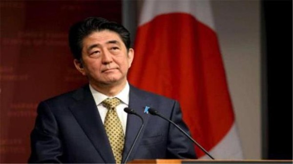 安倍和此人存“不正当关系”？日本高官恼羞成怒：彻查此事！