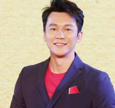 李晨摘掉结婚戒指？到底是分手还是结婚？李晨终于做出正面回应