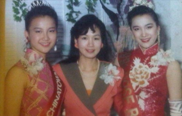 李玟带姐姐参加派对，48岁二姐曾参选港姐，离婚外籍老公后患抑郁