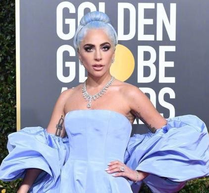 霉霉给Lady Gaga颁奖什么情况，霉霉Lady Gaga是什么关系