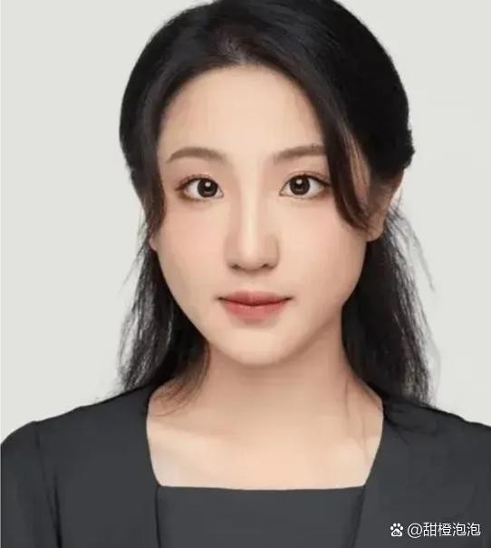 旧照中张颂文与疑似小宋佳的女子...@甜橙泡泡的动态