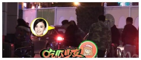 宋佳深夜带男友和朋友聚会，男友为知名音乐人，两人互动超甜蜜
