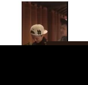 跑男陈赫龙舟赛后崩溃大哭，鹿晗怀抱拍头安慰，邓超一句话超有爱
