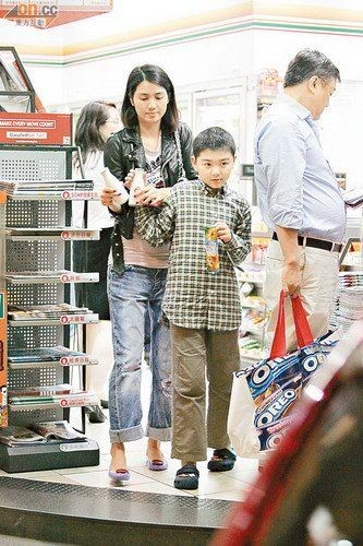 洪欣与莫少聪的儿子已改名张浩锋。(资料图)