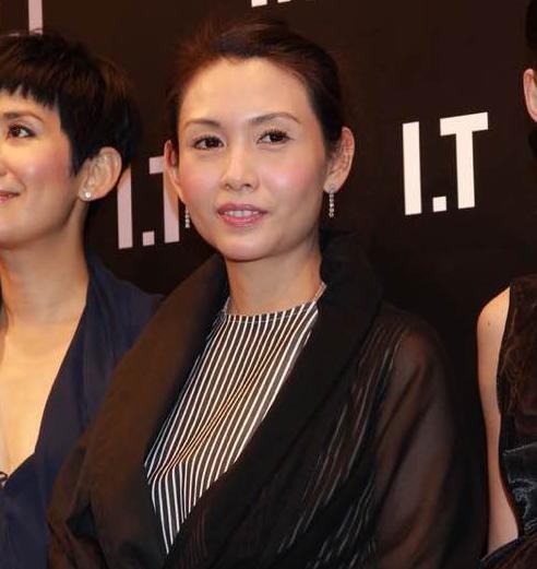 49岁邱淑贞和老公近照曝光，原来邱淑贞每天面对的是这样的男人！