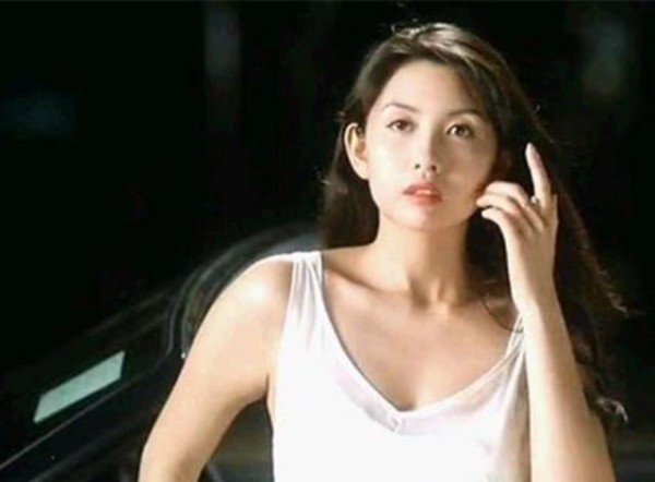 邱淑贞曾跟王晶在一起，很多人不理解，长大以后才知道这有多现实