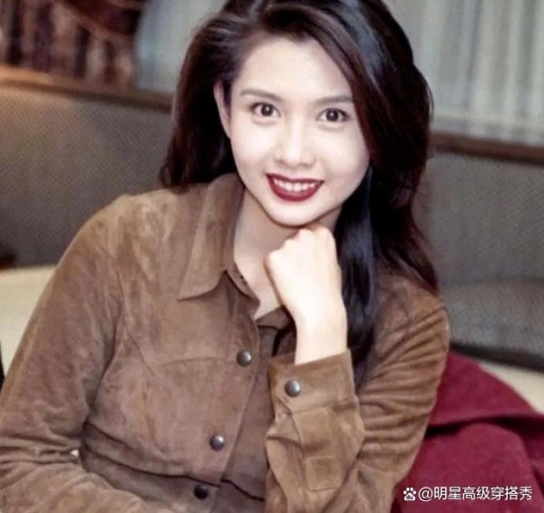 “三级女王”邱淑贞：遭闺蜜背叛，被王晶独宠8年，最后全身而退