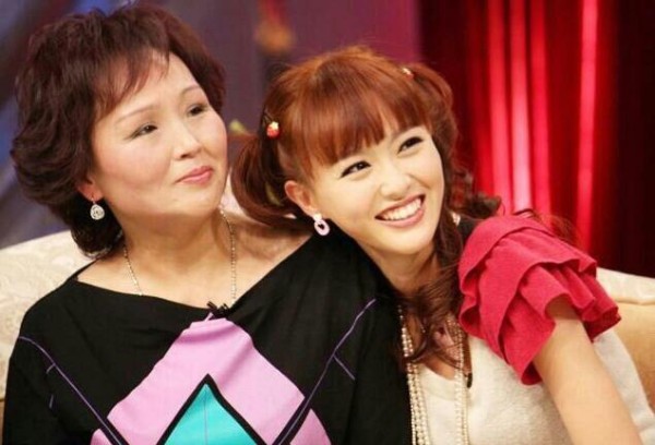 娱乐圈的母女像姐妹, 还是她最美