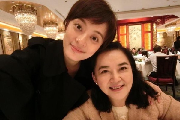 娱乐圈的母女像姐妹, 还是她最美