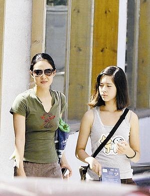 周韵与继女姜一郎