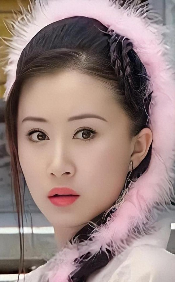 一线顶流女明星，却因一部剧被迫隐退，输给资本无奈下海拍短剧