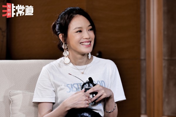娱乐圈是否有真朋友？舒淇耿直回应：我不在乎