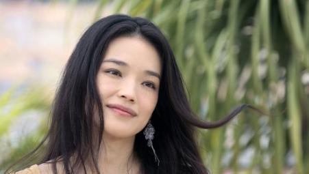 舒淇深夜感慨娱乐圈人情冷漠世态炎凉, 疑为好友林心如叫屈!