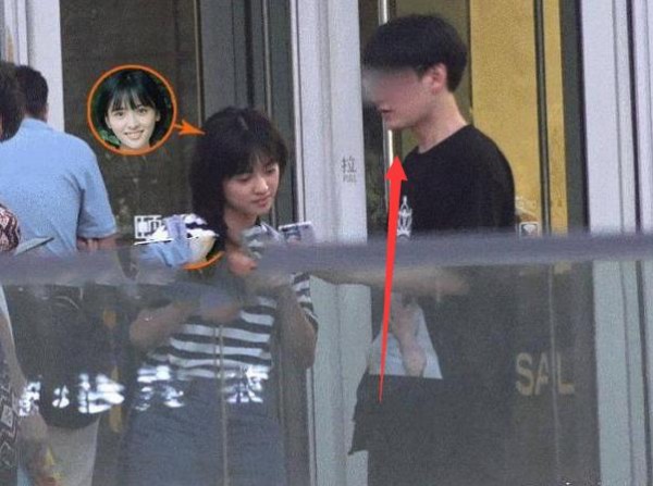 沈月恋情疑被曝光？工作室辟谣是同公司的艺人，“真不是爱情”