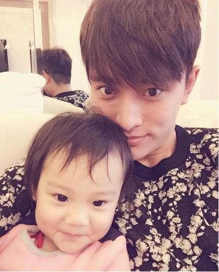 盘点长相随爸爸的明星女儿，被坑的最惨的竟是她！