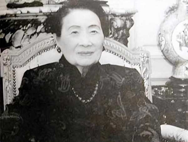 蒋纬国临终爆料蒋介石无法生育，蒋经国非他亲子，宋美龄怒发声明