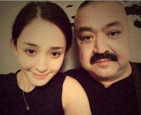 明明父亲颜值不高，闺女却很漂亮，这些明星父女了解一下！