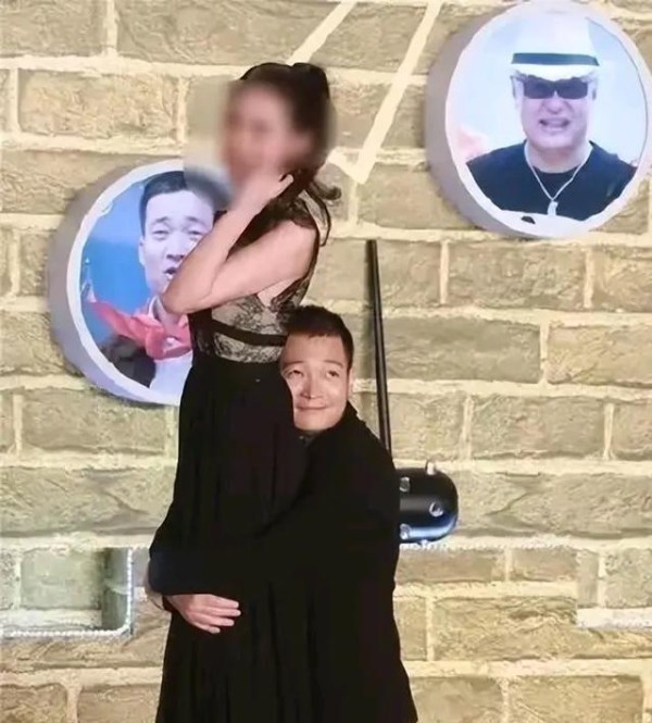 撩汉！索吻！求抱！认干爹！共用吸管！这些明星太没分寸感了