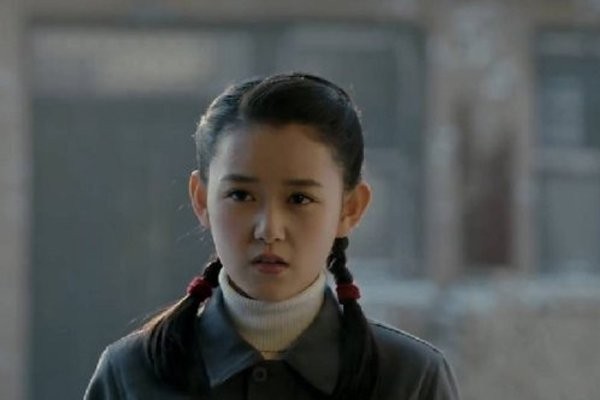 蒋依依和王俊凯演的电视剧 亲吻图片是什么关系啊