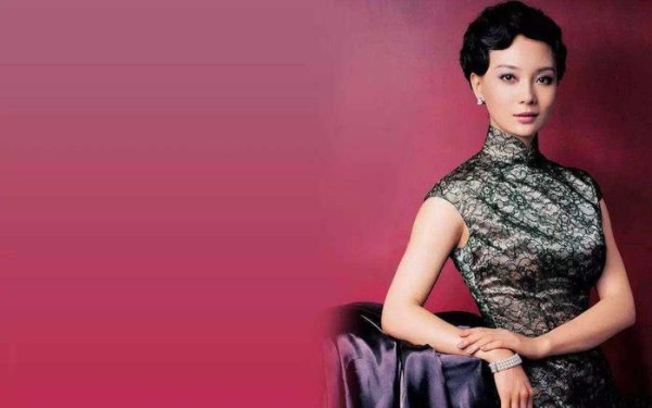 她是公认的旗袍女神，嫁二婚男不要孩子，40岁活成所有女人的楷模