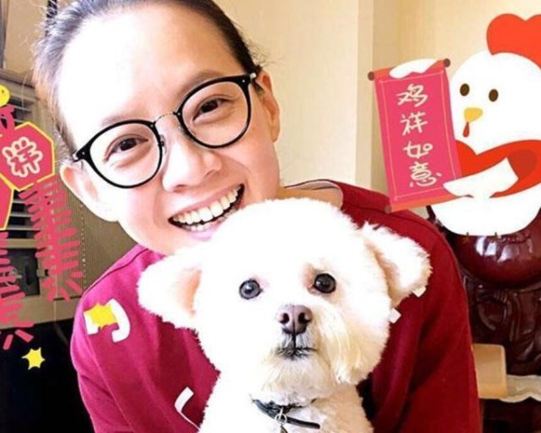 曾宝仪晒出自己的豪宅，虽然没跟爸爸一起住，但两人感情却特别好