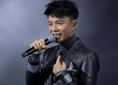 李克勤为什么对周深好?周深好像不太喜欢李克勤微博为啥不互动?