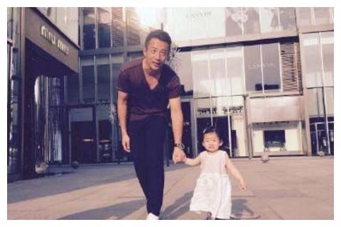 娱乐圈5大“宠女狂魔”，第一位从未晒出正面照，最后一位女儿奴