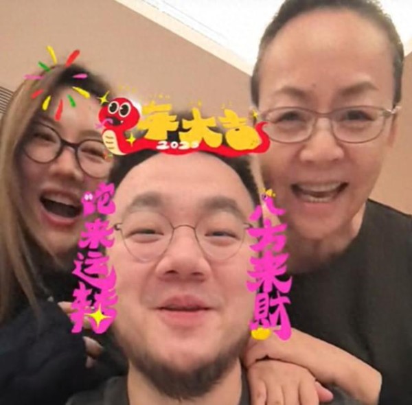 惊！宋丹丹婆媳关系破冰？65岁同框儿媳似母女，网友：过年和解了