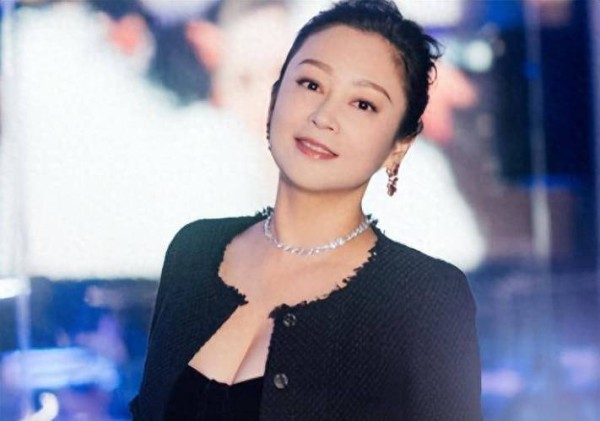 因太漂亮被导演收入囊中的4位女星：揭秘导演与女星的复杂情缘